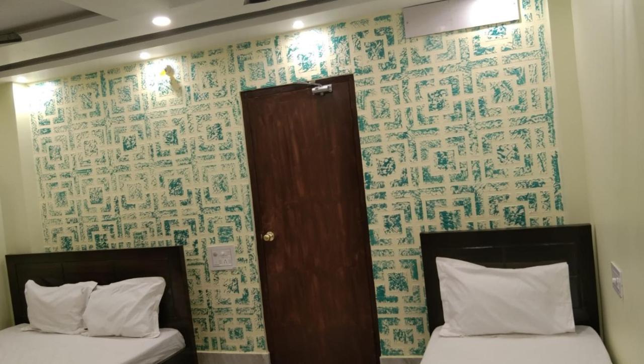 Dubby Indian Hotel Inn ! Puri Bagian luar foto