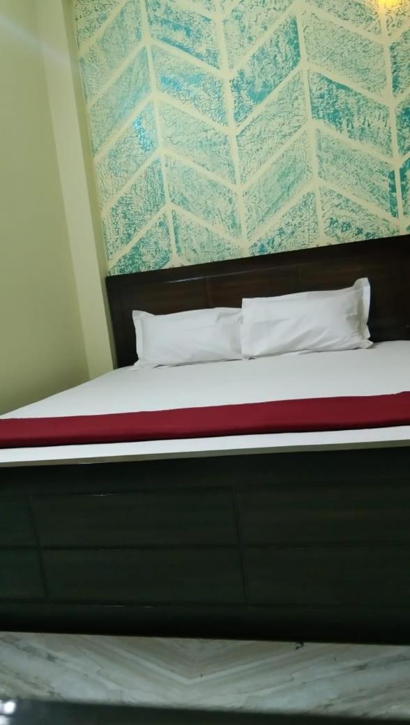 Dubby Indian Hotel Inn ! Puri Bagian luar foto