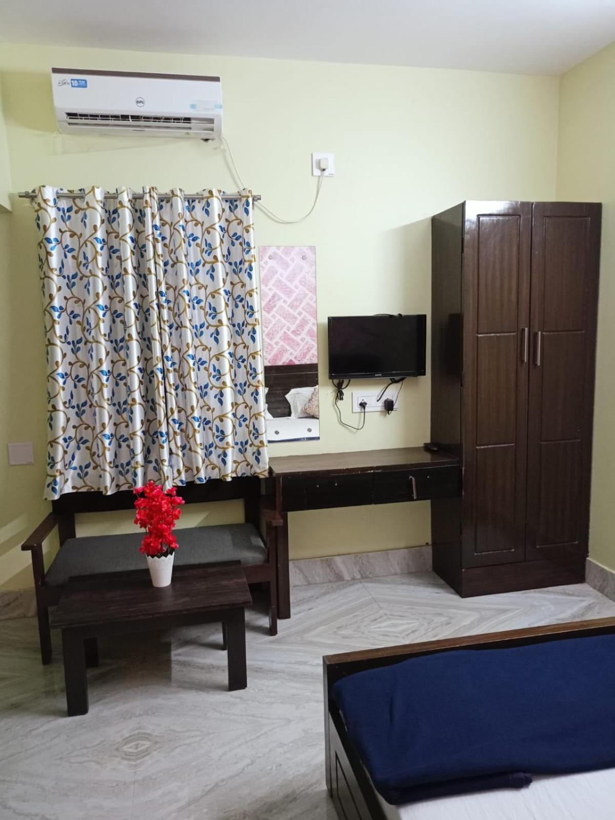 Dubby Indian Hotel Inn ! Puri Bagian luar foto